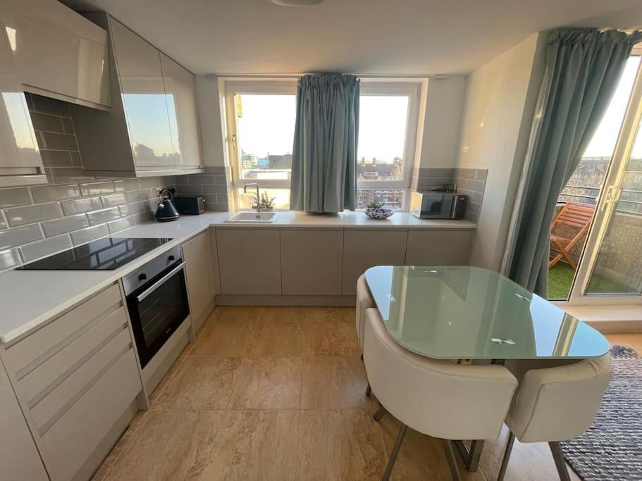 Stylish Flat Next To Tower Of And Skd Marina * Londra