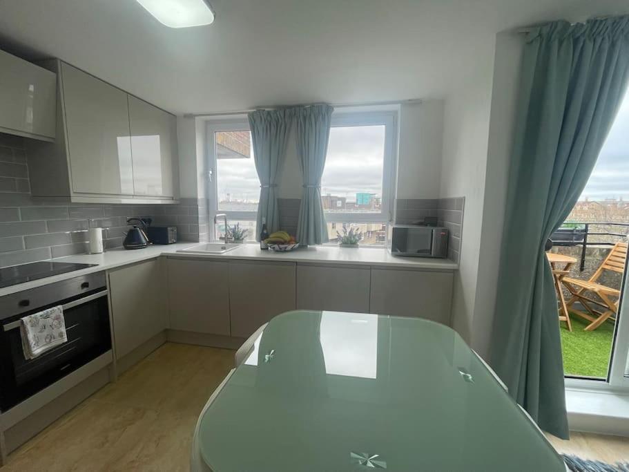 Apartament Stylish Flat Next To Tower Of And Skd Marina Londra
