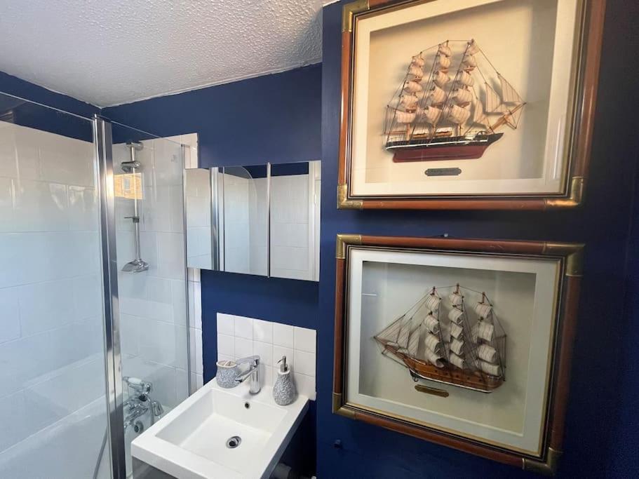 Stylish Flat Next To Tower Of And Skd Marina Apartament *