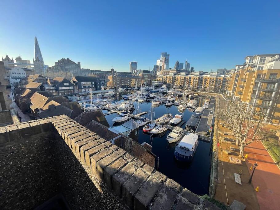 Stylish Flat Next To Tower Of And Skd Marina Apartament